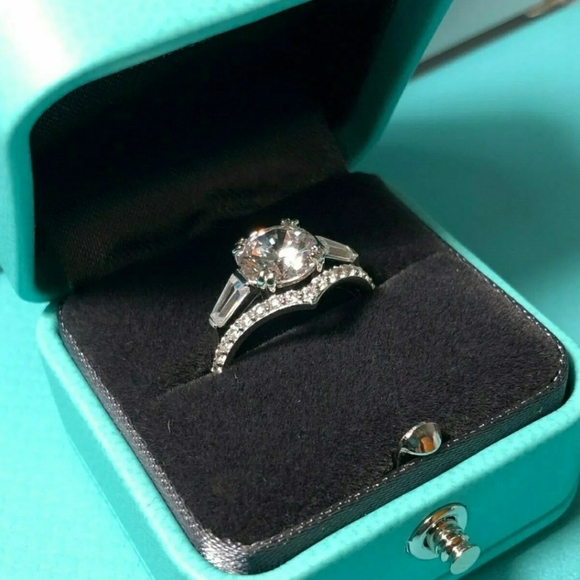 $1500  2CT Round Cut 14k White Gold Simulated Ring - Picture 2 of 10